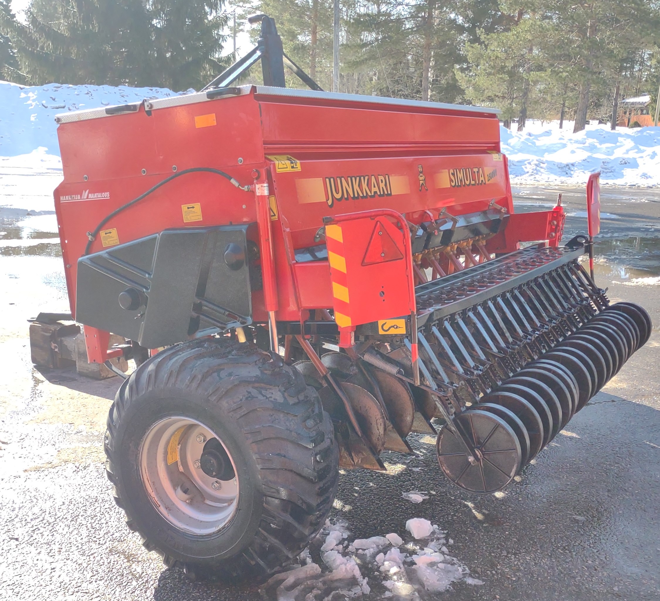 Junkkari Simulta KH2500 kylvölannoitin, käytetty 