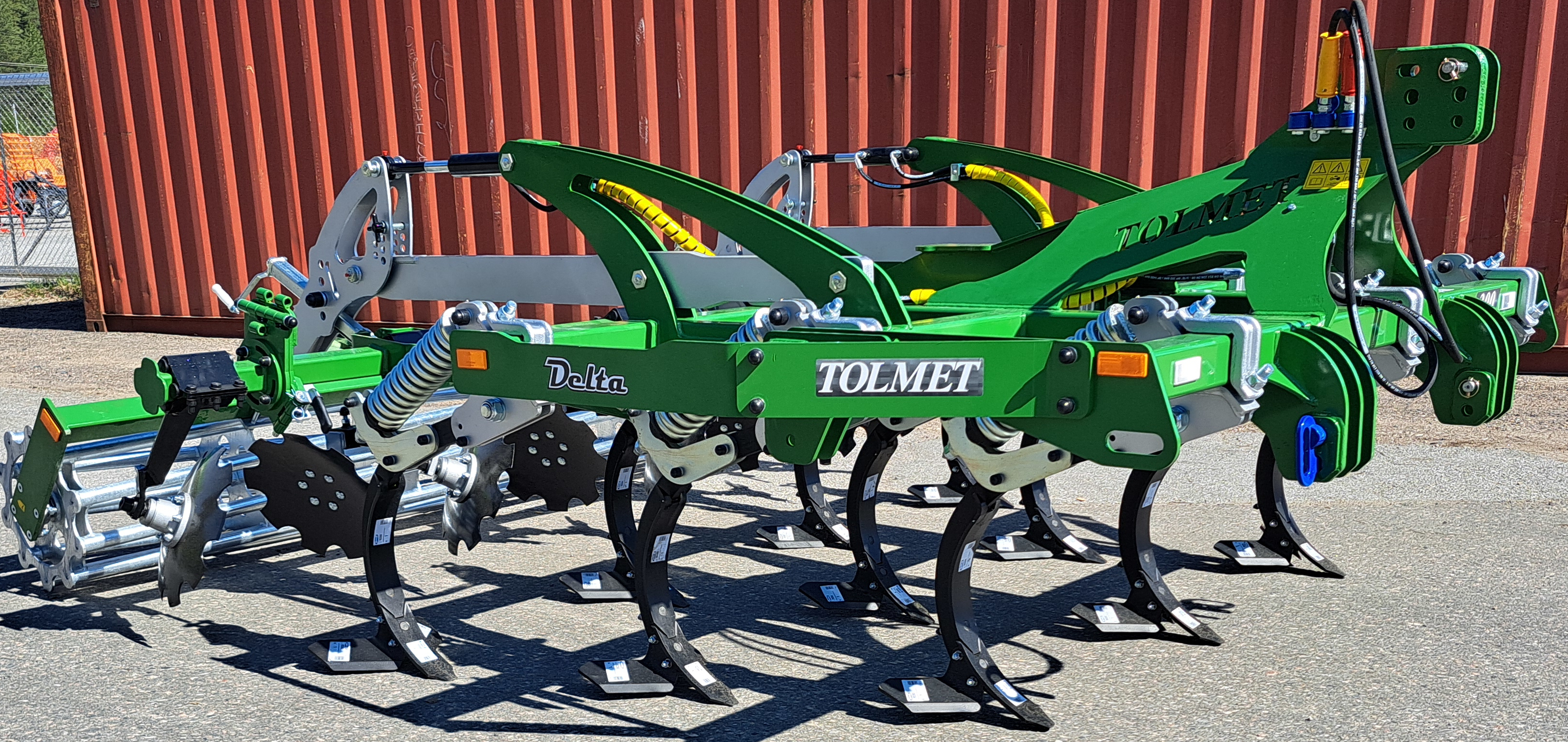 Delta 300 Hydraulinen hanhenjalkamuokkain pakkerilla