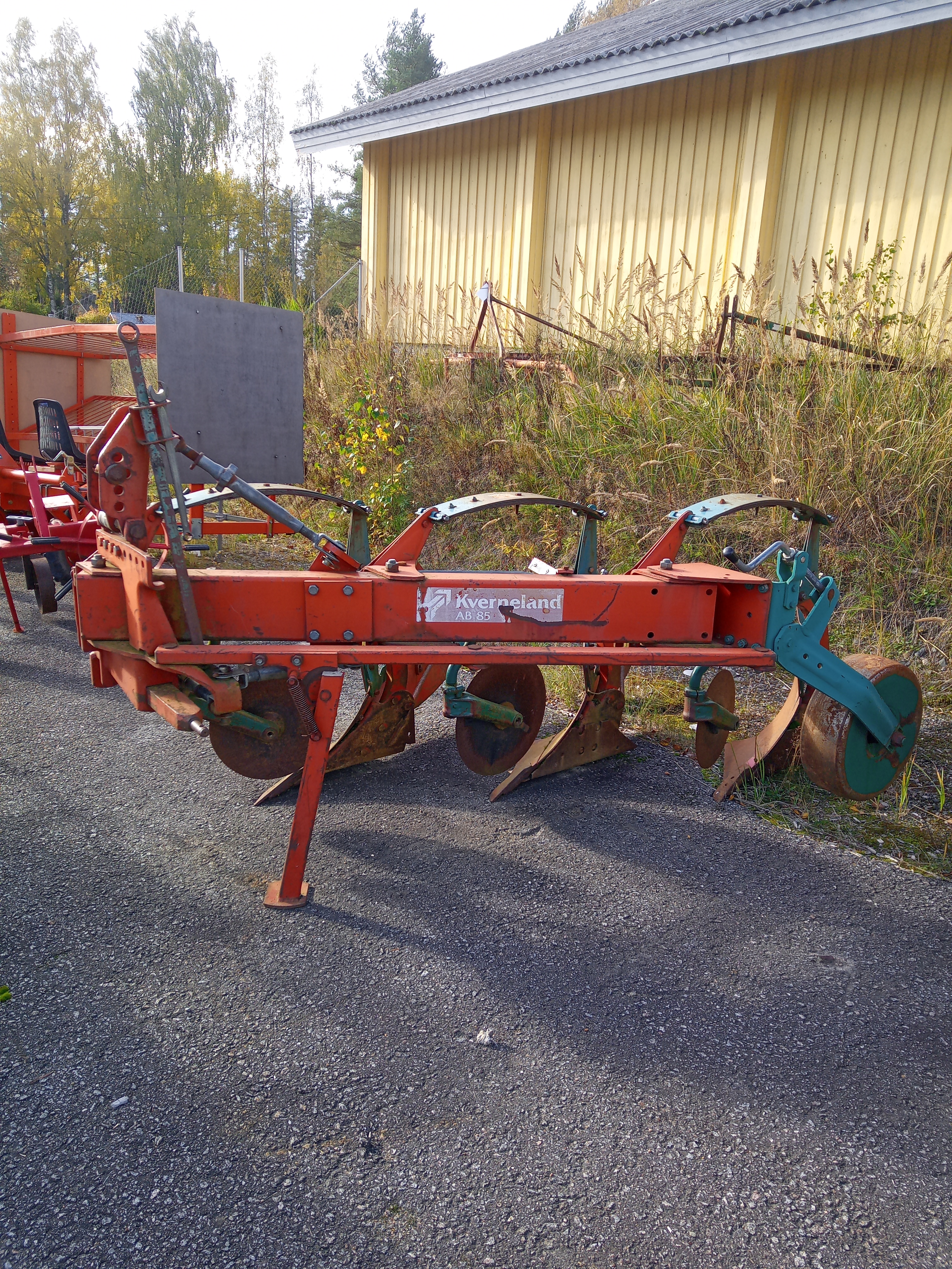 K Sarka-aura Kverneland AB 85-8