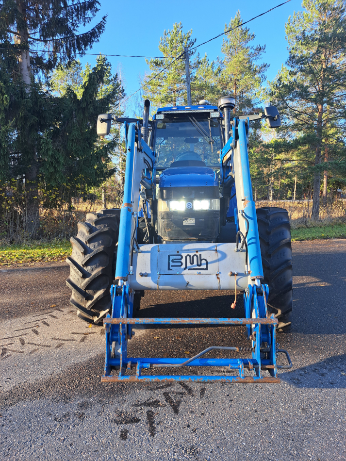 New Holland TM 125 traktori, käytetty