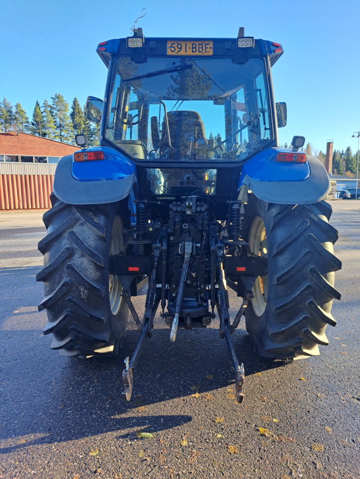 New Holland TM 125 traktori, käytetty