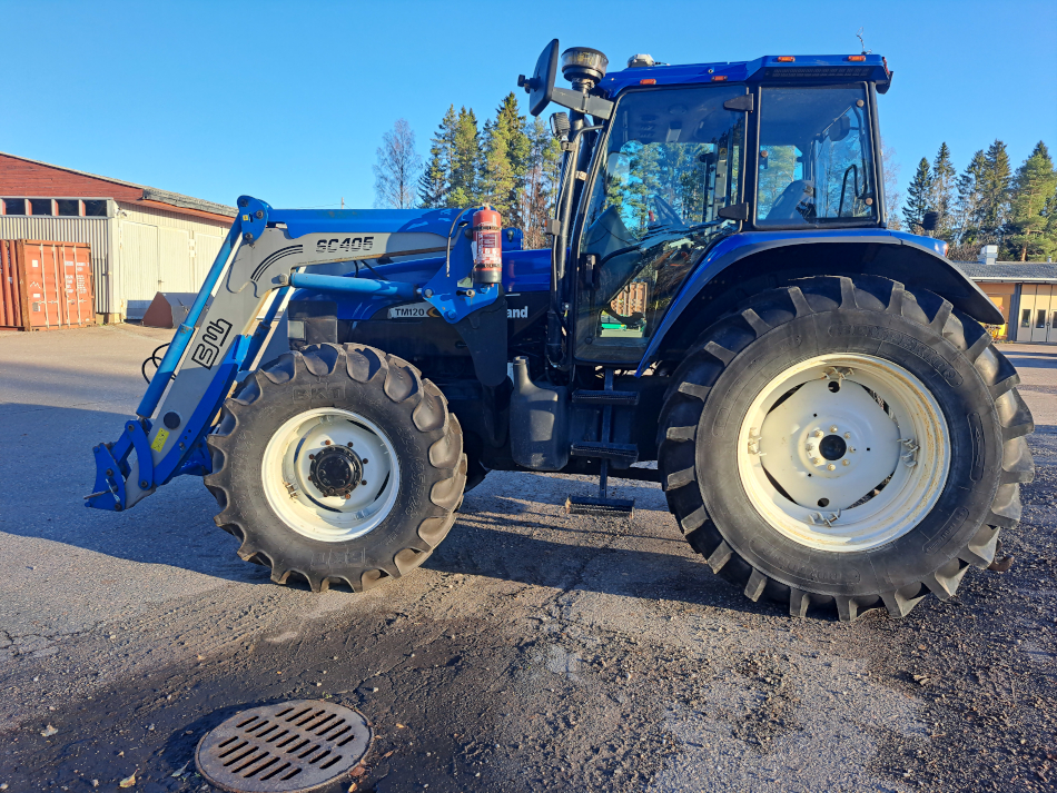 New Holland TM 125 traktori, käytetty